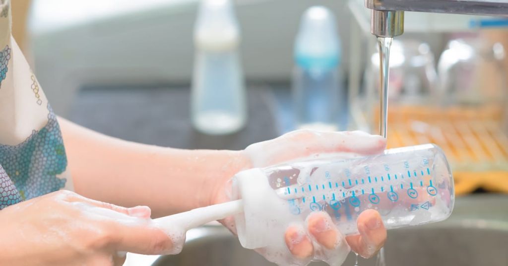 Bebeklerin sağlıklı bir şekilde beslenebilmesi için kullanılan biberonların temizliği son