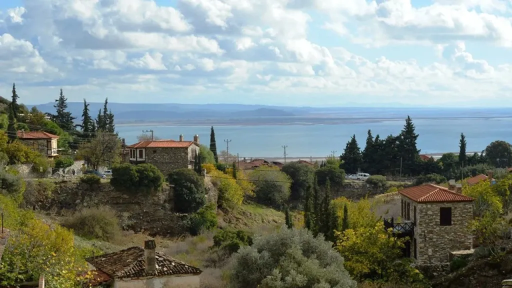 Karina, tarihi dokusu ve bakir doğasıyla Ege’nin gizli cennetlerinden biri