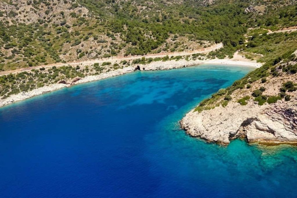 Datça’nın saklı kalmış cennetlerinden Kurubük, berrak denizi ve el değmemiş