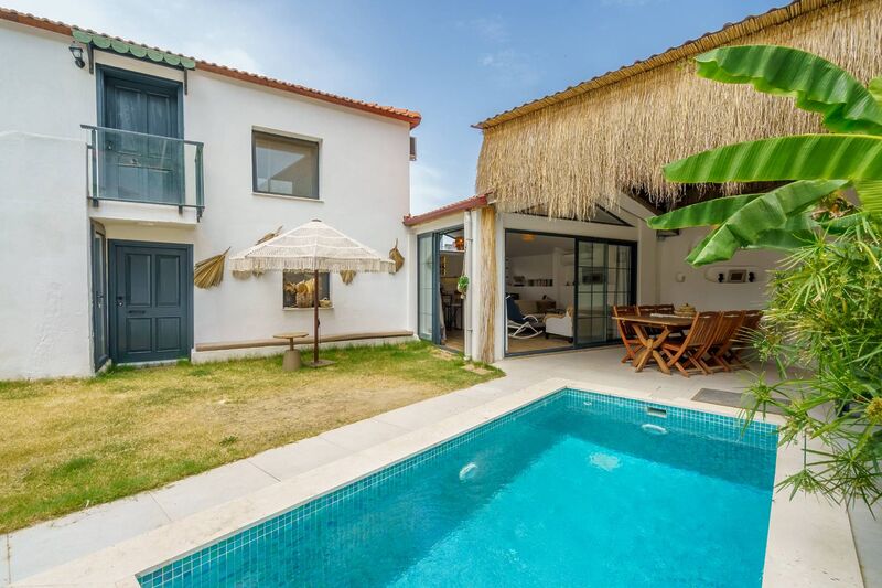 Tarihi dokusu, organik tarımı ve doğal güzellikleriyle Ege'nin en huzurlu