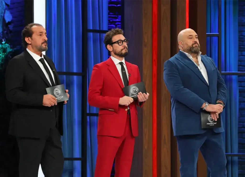MasterChef Türkiye'nin 8 Temmuz akşamı yayınlanan bölümünde heyecan doruktaydı. Üçlü