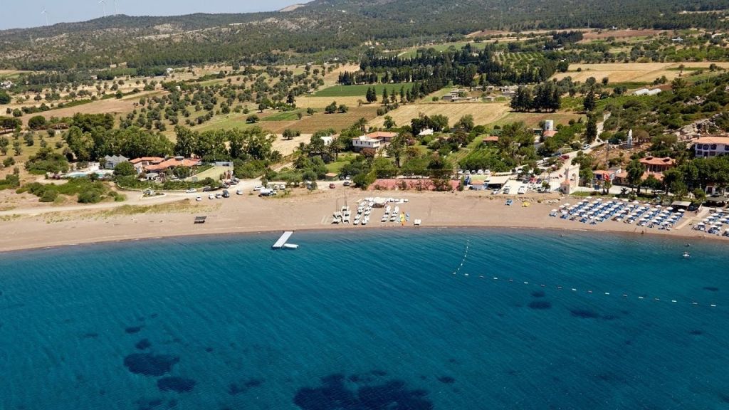 Ege’de Herkes Bu Koyu Konuşuyor: Sessizliğiyle Büyülüyor! maxresdefault 27 - Marmara Bölge Gazetesi