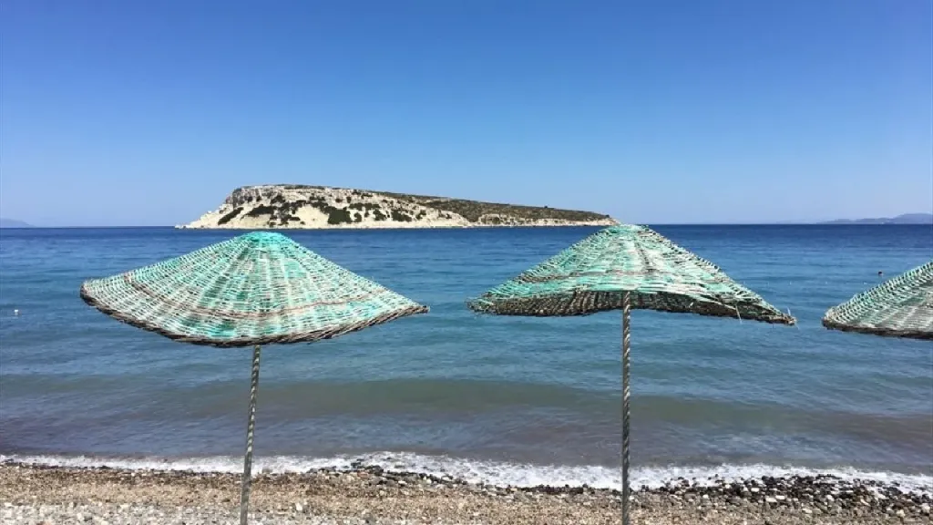 Ege’nin serin sularında sakin ve temiz bir plaj arıyorsanız, Karaburun’a