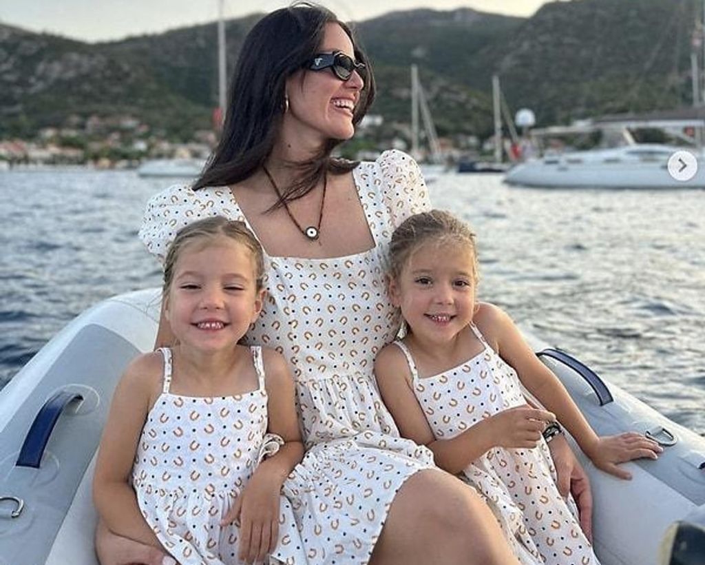 Kıvanç Tatlıtuğ'un Oğlu, Pelin Akil’in İkizleriyle Plajda Buluştu! Yaz mevsiminin
