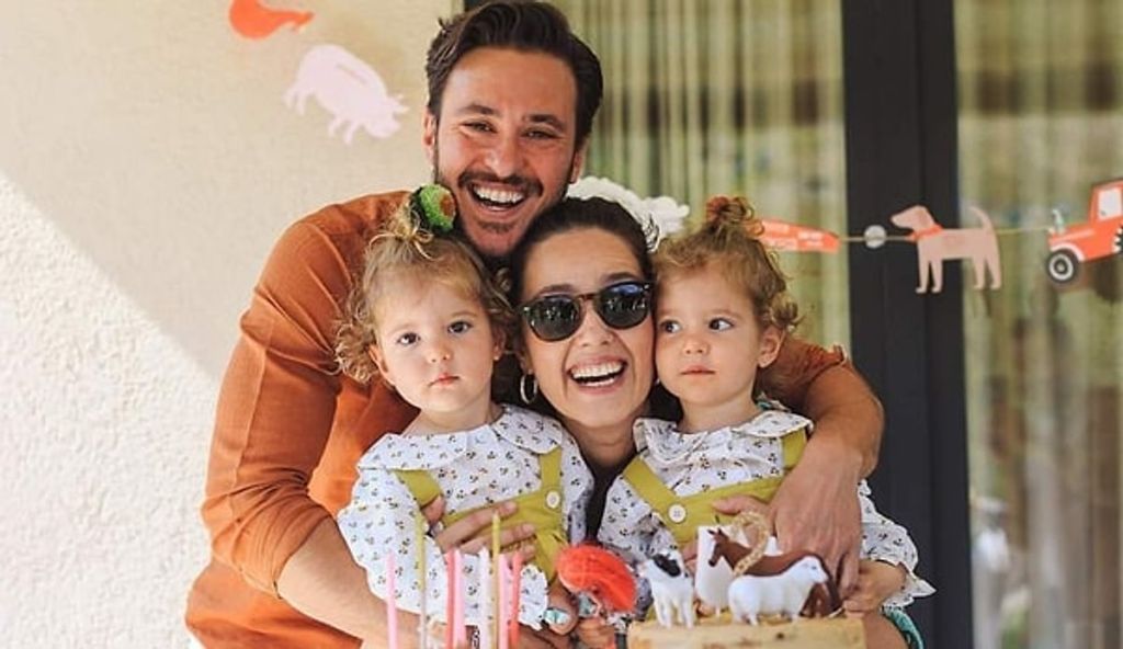 Kıvanç Tatlıtuğ'un Oğlu, Pelin Akil’in İkizleriyle Plajda Buluştu! s 2b4553753ebe1245c18f930c9aa3905103cb14e8 - Marmara Bölge Gazetesi
