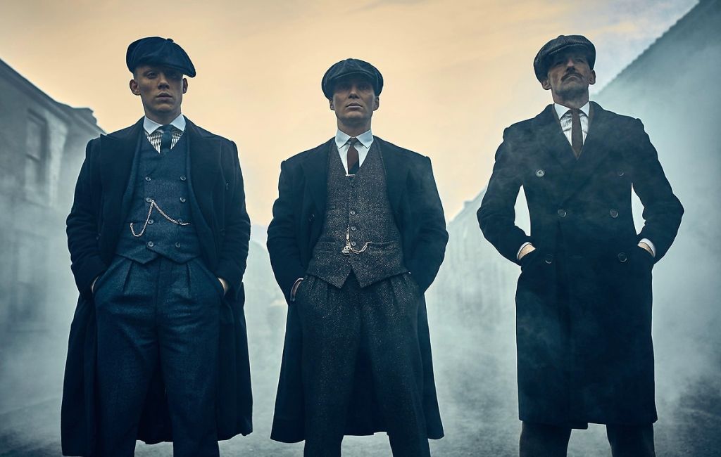 Peaky Blinders, dönem dizileri arasında suçun ve entrikanın en etkileyici