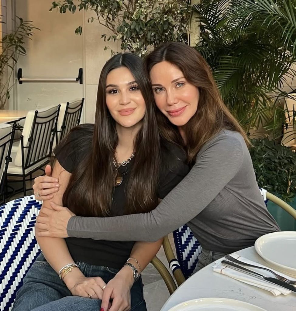 Demet Şener’in Kızı Güzelliğiyle Annesine Meydan Okudu s 7284b9bc4f4e7994493544286ce549b6a7d0e2cd - Marmara Bölge Gazetesi