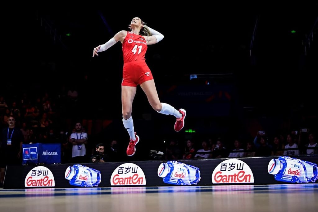 Filenin Yeni Yıldızı: Alexia Carutasu Rekorla Başladı! s 7e48e5a71d7182dc74c887621a7308d59934b3f0 - Marmara Bölge Gazetesi