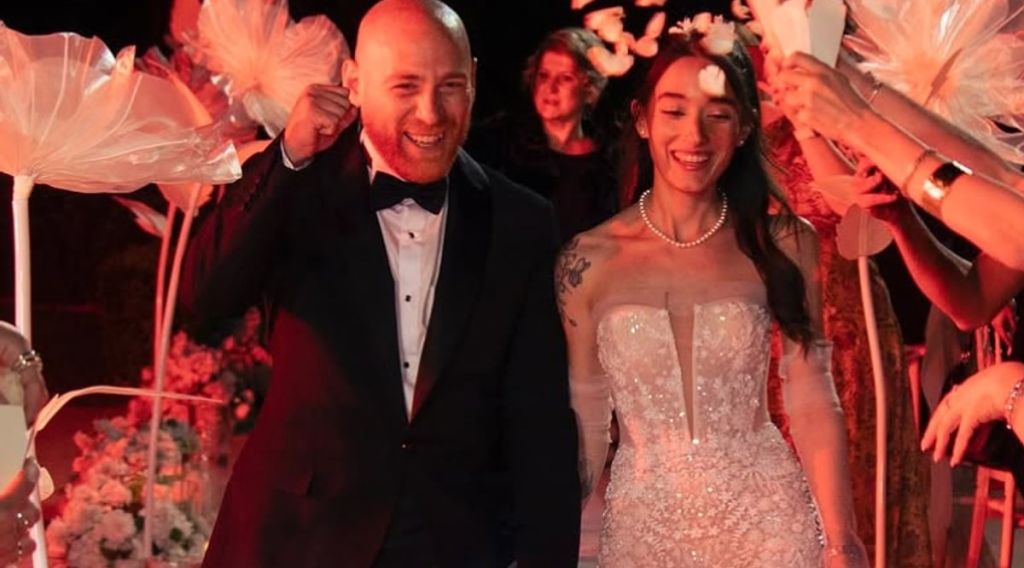 “Çocuklar Duymasın” dizisinin efsane karakteri “Havuç” Emre rolüyle tanıdığımız Furkan