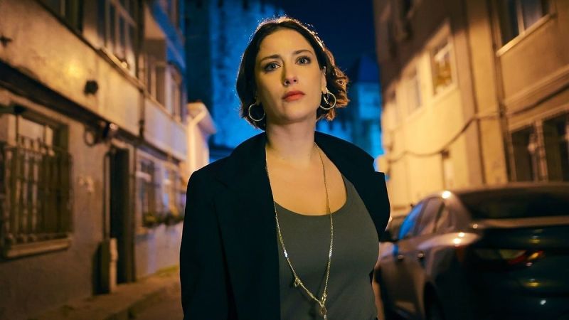 Uzun süredir televizyon ekranlarında görünmeyen ünlü oyuncu Hazal Kaya, kariyerine