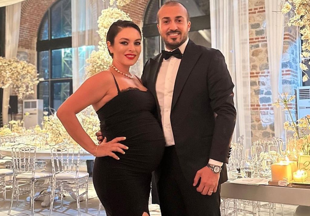 Ünlü oyuncu Ezgi Mola ile işletmeci eşi Mustafa Aksakallı'nın evliliği