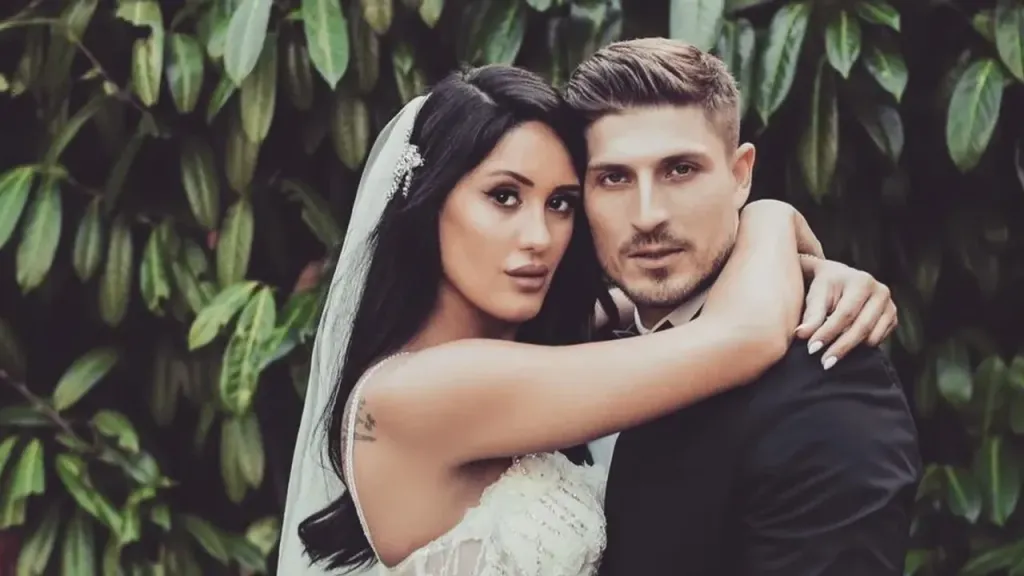 Survivor yarışmasıyla tanınan eski voleybolcu Sahra Işık, anne olmanın heyecanını