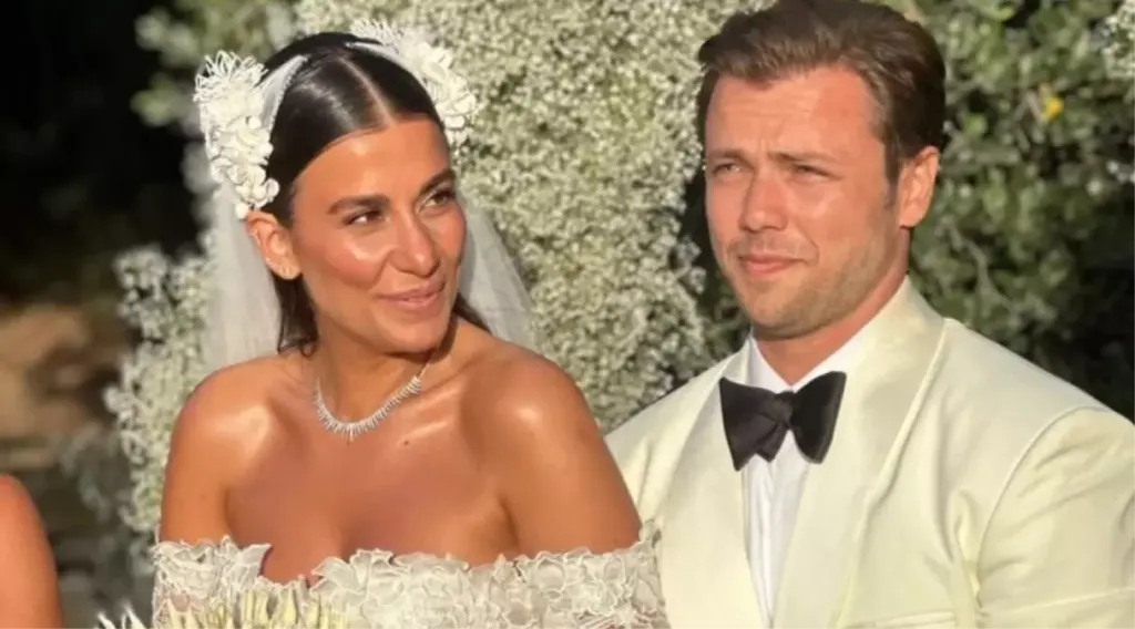 Ünlü oyuncu Tolga Sarıtaş ve başarılı moda tasarımcısı Zeynep Mayruk,