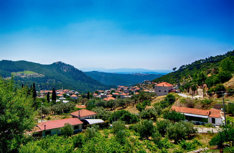 İzmir’de Manzarasıyla Göz Kamaştıran Saklı Köy 1 800x525jpg 11 08 2017 10 23 55 1 - Marmara Bölge Gazetesi