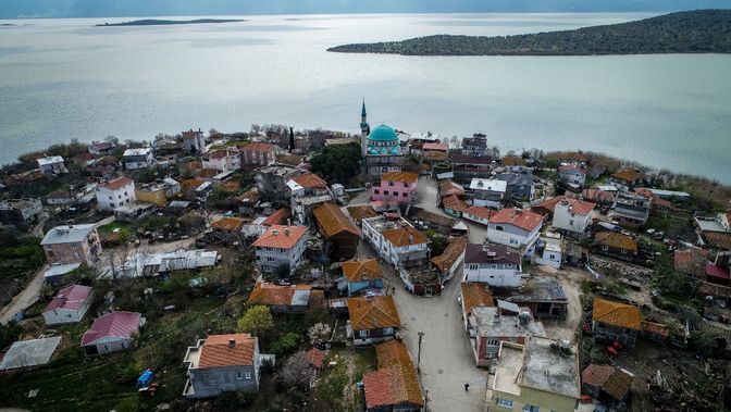 Uluabat Gölü'nün Kucakladığı, Leyleklerin Yuvaya Dönüp İnsanlara Dost Olduğu Köy 2630360 642fbca9fe39cbcb18ef0410bf958c32 - Marmara Bölge Gazetesi
