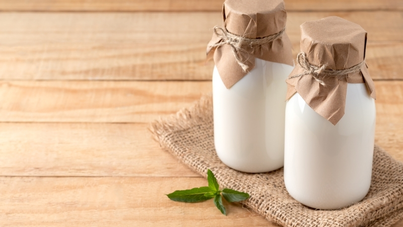 Balıkesir'de yaz sıcaklarında ferahlatıcı bir alternatif olan ayran, içine eklenen