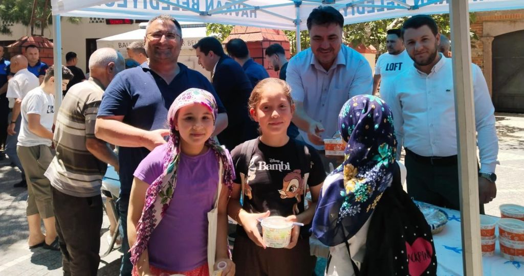 Balıkesir’in Havran ilçesinde Muharrem Ayı dolayısıyla düzenlenen geleneksel aşure hayrı,