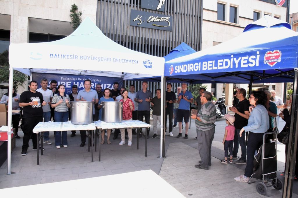 Balıkesir’in Sındırgı ilçesinde, bolluğun, bereketin ve paylaşmanın simgesi olan Muharrem