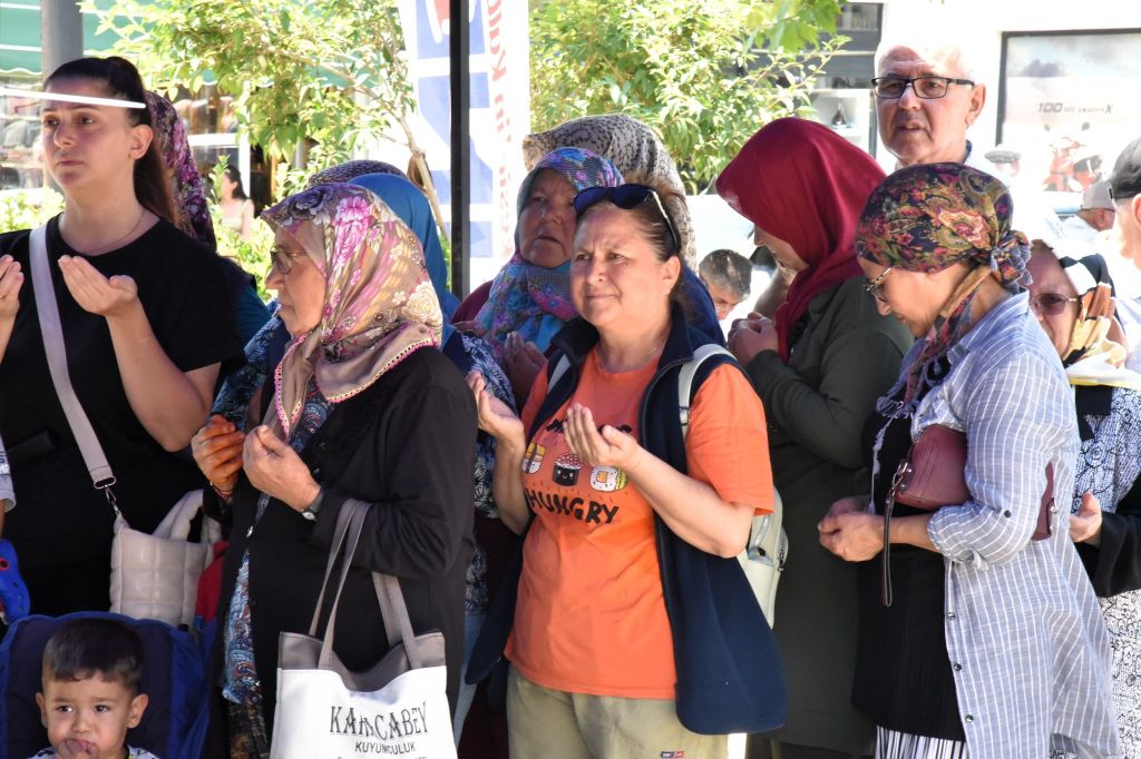 Sındırgı’da Gönüller Aynı Kazanda Pişti! 518379383 1197802432379638 7515962514629162155 n - Marmara Bölge Gazetesi