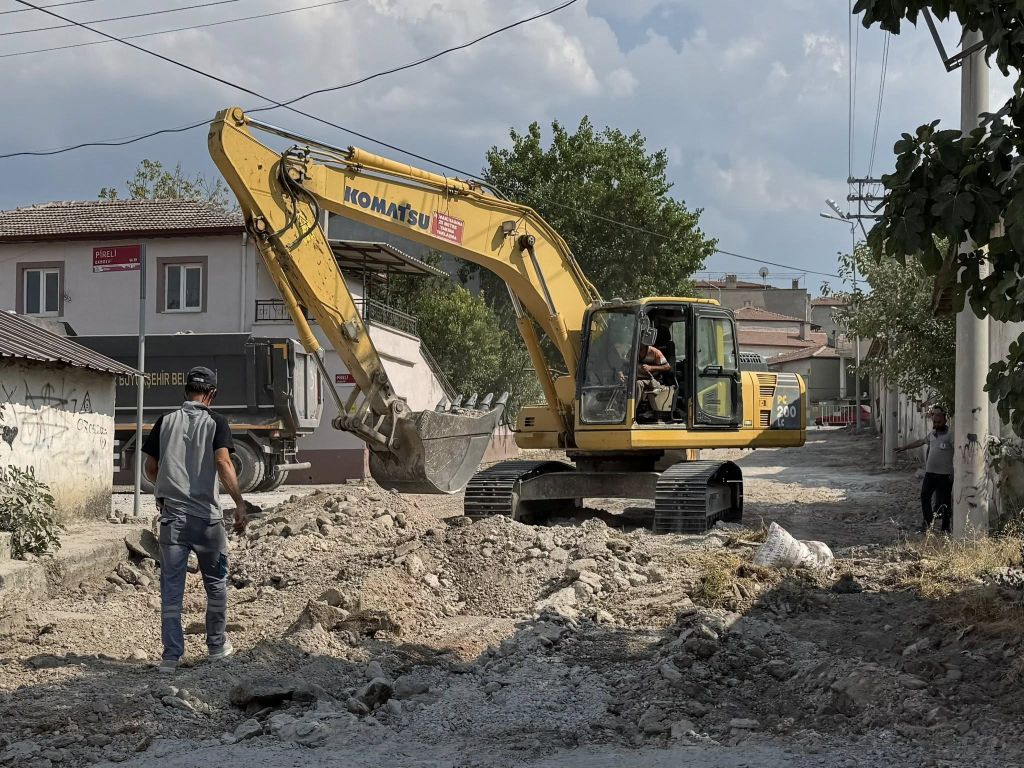 İvrindi Belediyesi yaz sezonuyla birlikte mahallelerdeki alt ve üstyapı çalışmalarına