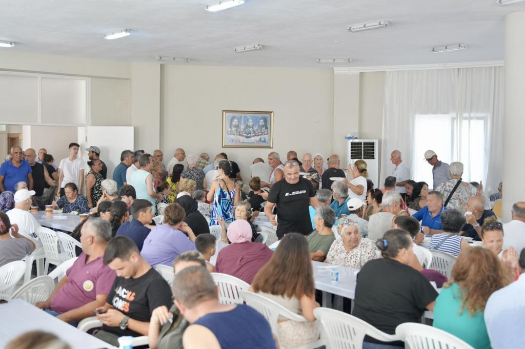 Burhaniye'de Muharrem Ayı dolayısıyla düzenlenen geleneksel aşure hayrı, bu yıl