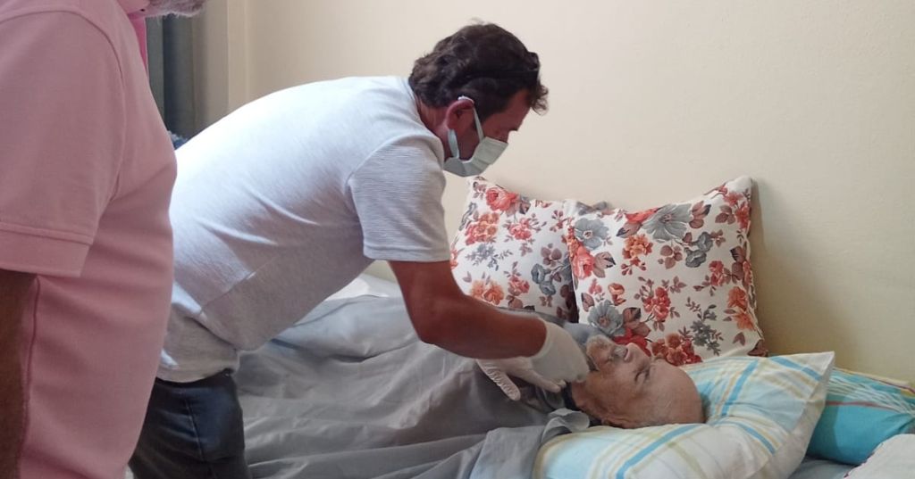 Susurluk Belediyesi, “Evimizde Hizmet Var” projesi kapsamında evden çıkmakta zorluk