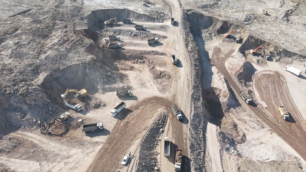 Balıkesir’in Gönen ilçesinde yapımı süren Tarıma Dayalı İhtisas Sera Organize