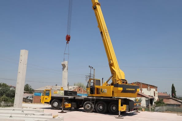 Gönen Belediyesi, mahallelerin sosyal yaşamına katkı sağlayacak yatırımlarına devam ediyor.