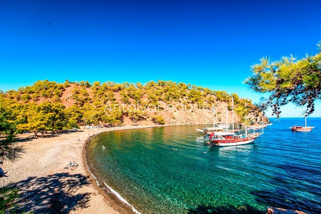 Antalya’nın Kemer ilçesi ile Tekirova arasında, Çamyuva beldesine komşu bir