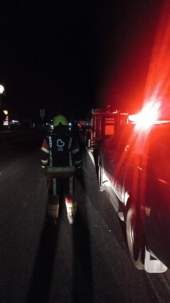 Balıkesir’de sabah saatlerinde faciaya ramak kalan bir kaza meydana geldi.