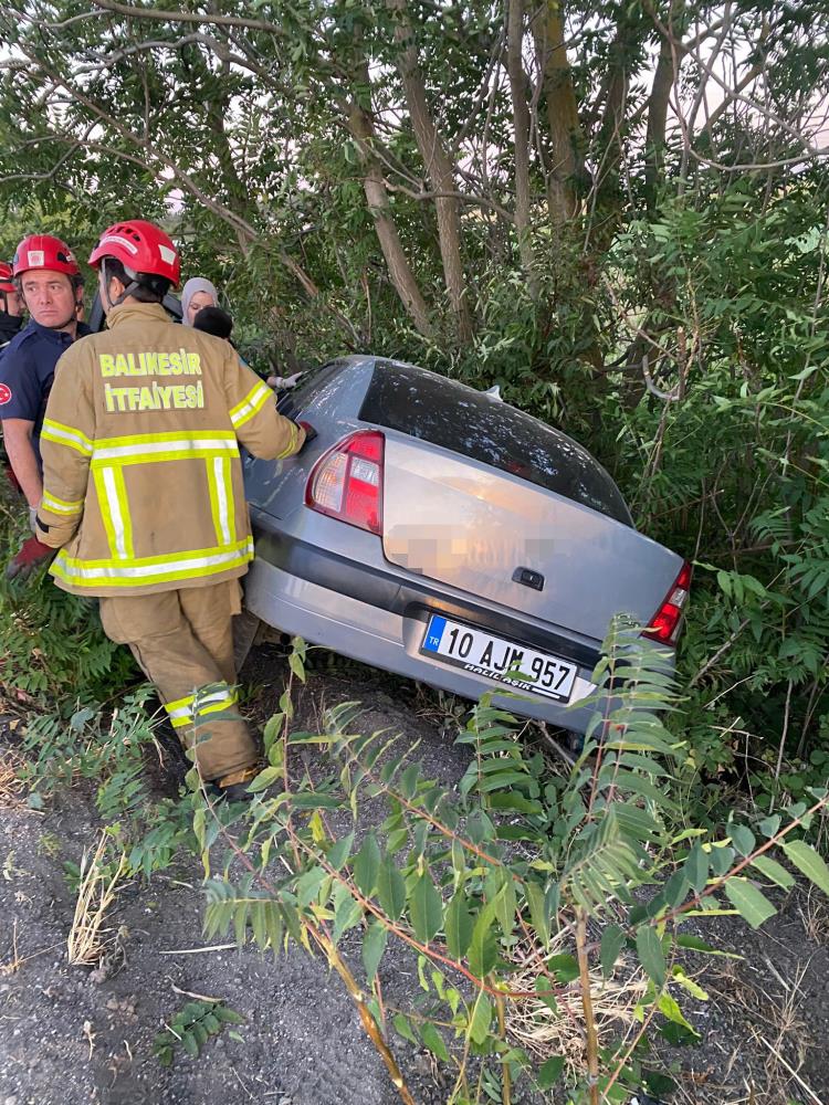 Balıkesir’in Altıeylül ilçesinde meydana gelen trafik kazasında kontrolden çıkan bir