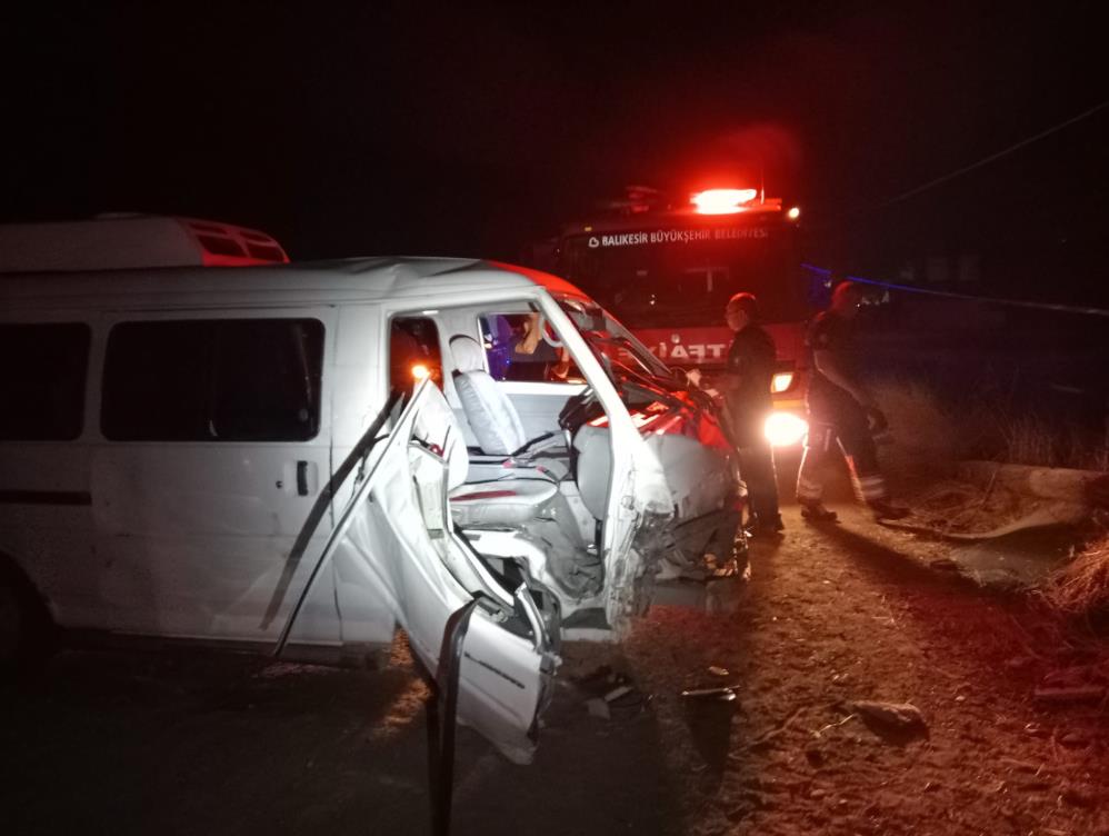 Balıkesir’de Korkutan Kaza: Kamyonet Direğe Çarptı! AW491814 01 - Marmara Bölge Gazetesi