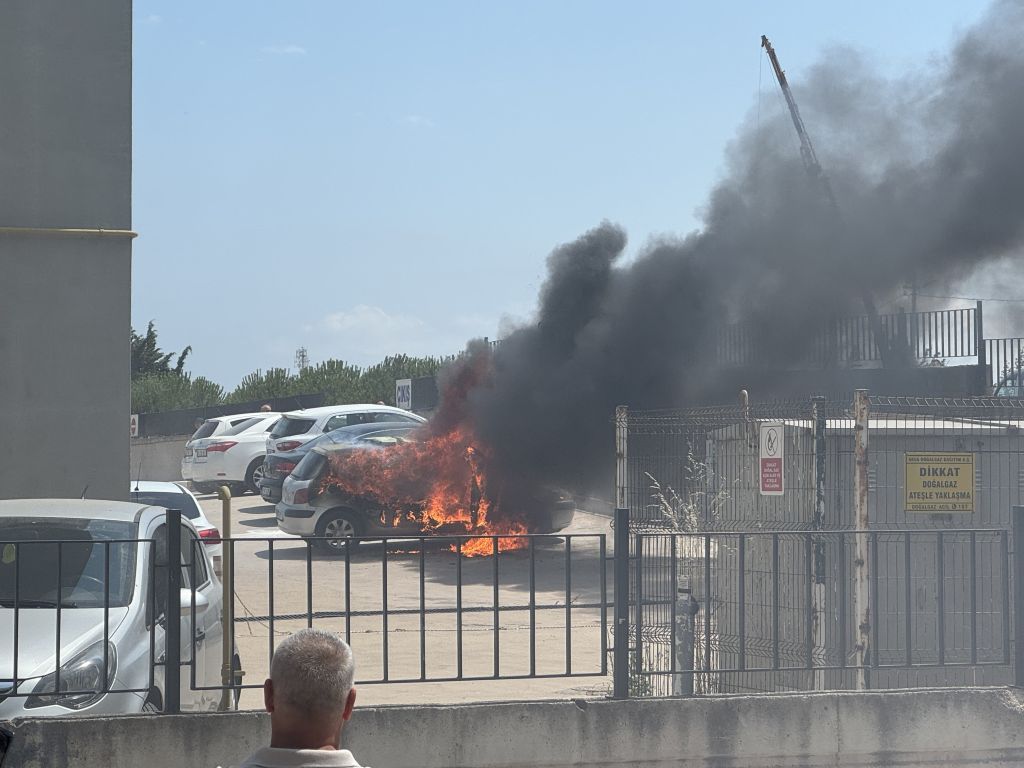 Hastane Otoparkında Korkutan Yangın! AW494209 01 - Marmara Bölge Gazetesi