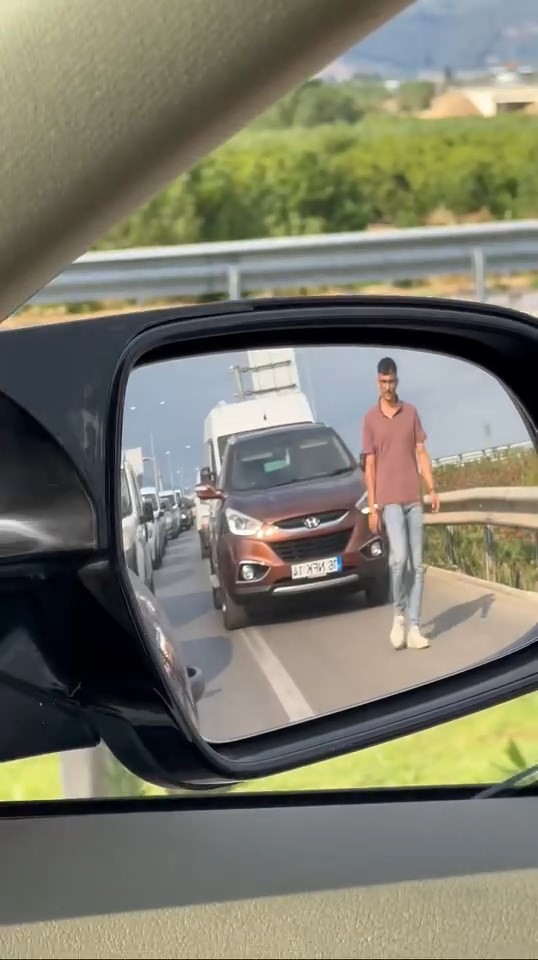Yaya Adalet Dağıttı! Emniyet Şeridini İhlal Edenleri Böyle Cezalandırdı AW495551 01 1 - Marmara Bölge Gazetesi