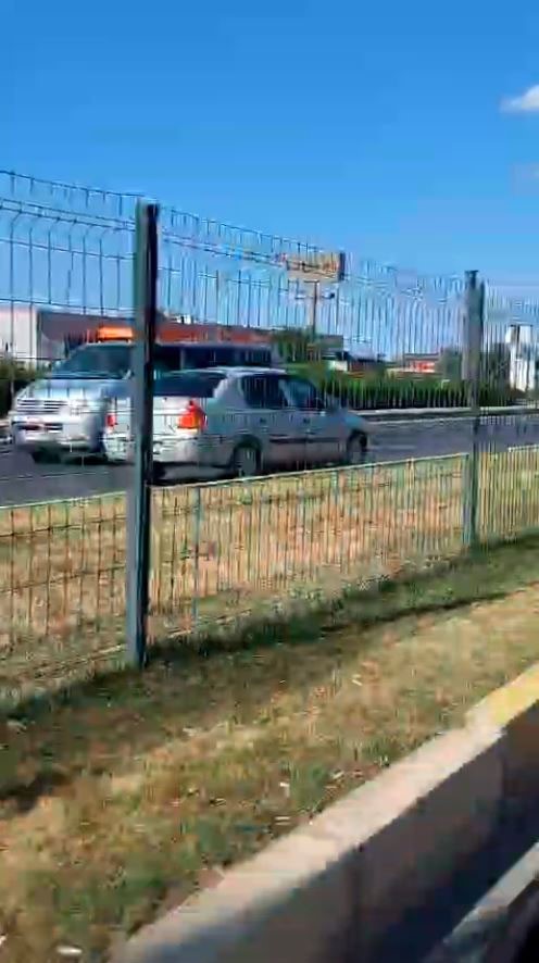 Edremit’te Bir Kilometre Boyunca Ters Yönde Gitti, Trafik Felç Oldu AW496082 01 - Marmara Bölge Gazetesi