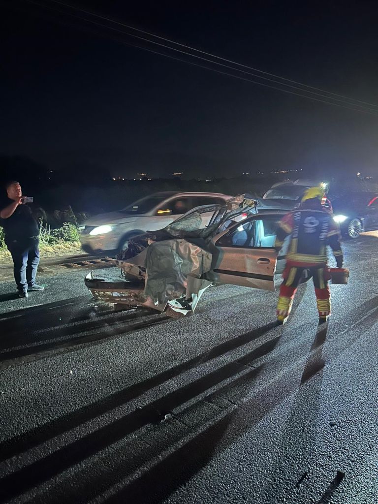 Burhaniye'de Şok Kaza! Otomobil Ters Yönden Gelen At Arabasına Çarptı AW496119 05 - Marmara Bölge Gazetesi