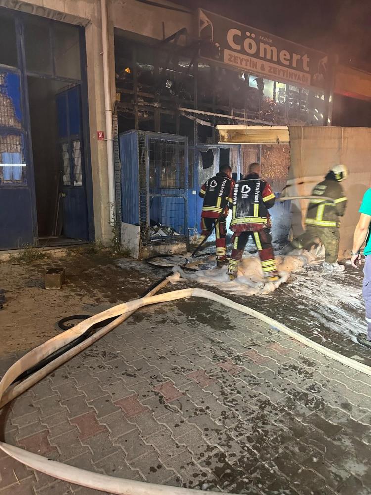 Ayvalık’ta Zeytinyağı Tesisinde Yangın! AW501351 04 - Marmara Bölge Gazetesi