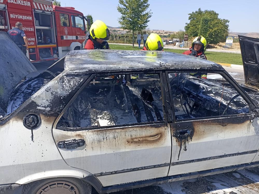 Balıkesir’de Seyir Halindeki Otomobil Alev Topuna Döndü! AW502574 03 - Marmara Bölge Gazetesi