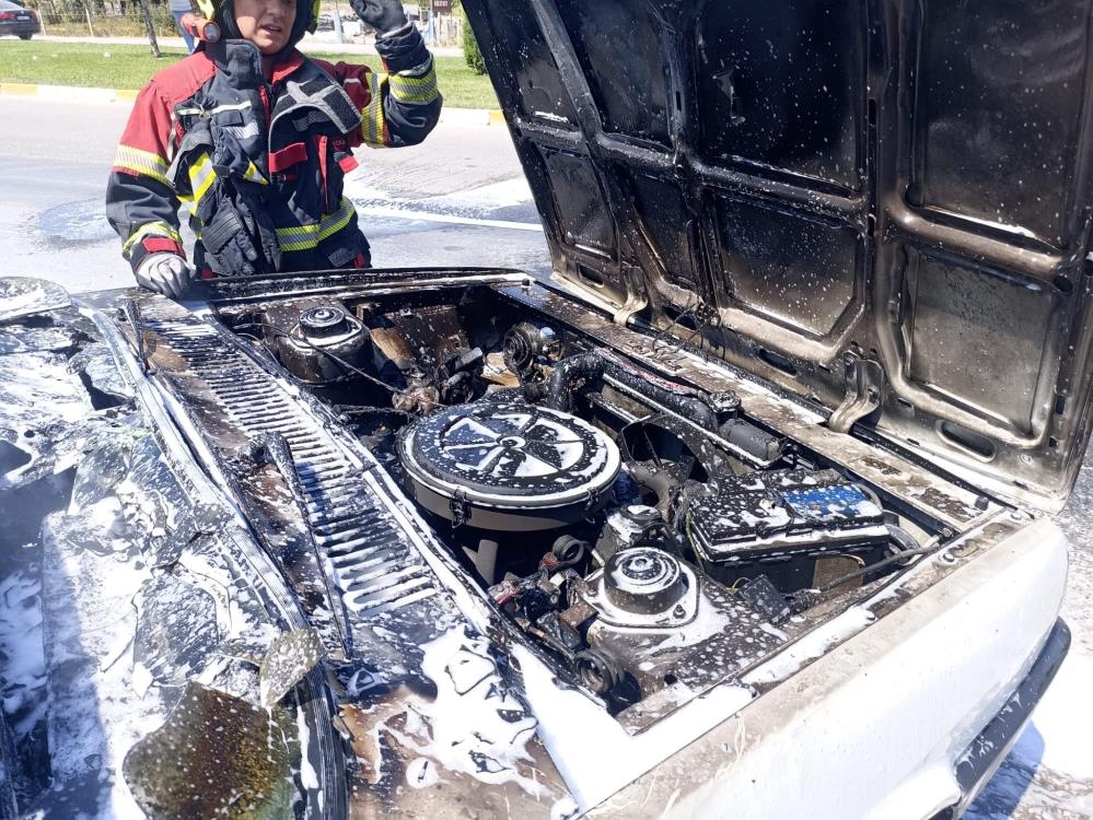 Balıkesir’de Seyir Halindeki Otomobil Alev Topuna Döndü! AW502574 06 - Marmara Bölge Gazetesi