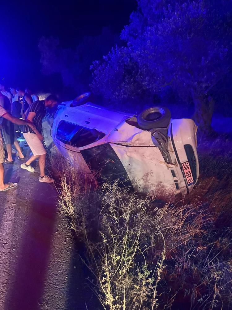 Burhaniye'de Otomobil Yoldan Çıktı! AW504301 03 - Marmara Bölge Gazetesi