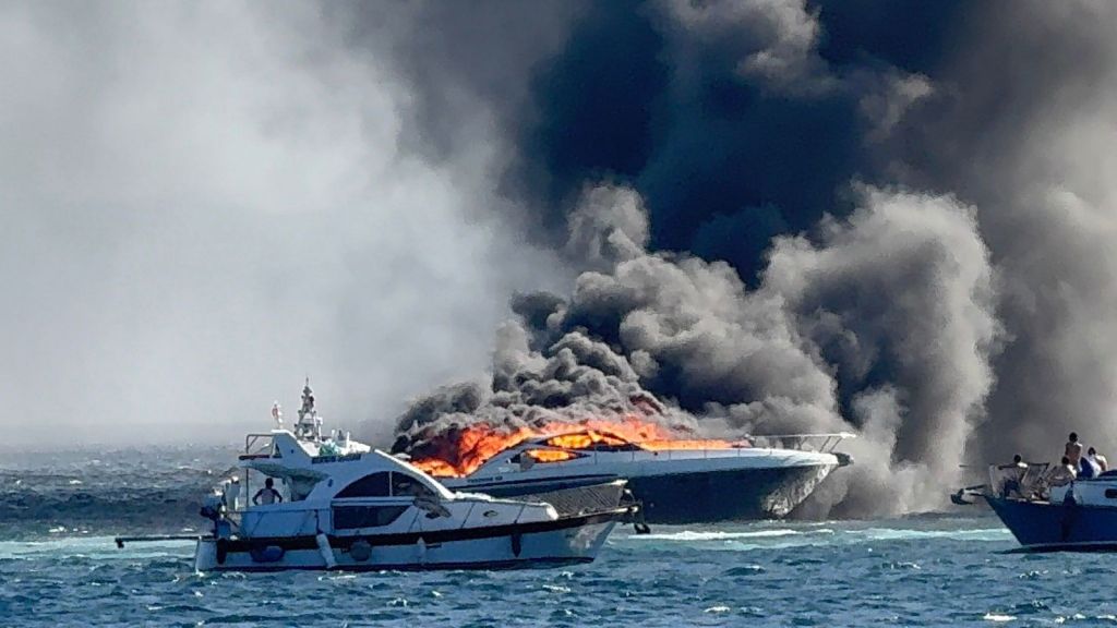 Lüks Yat Alev Alev Yandı! AW505085 01 - Marmara Bölge Gazetesi