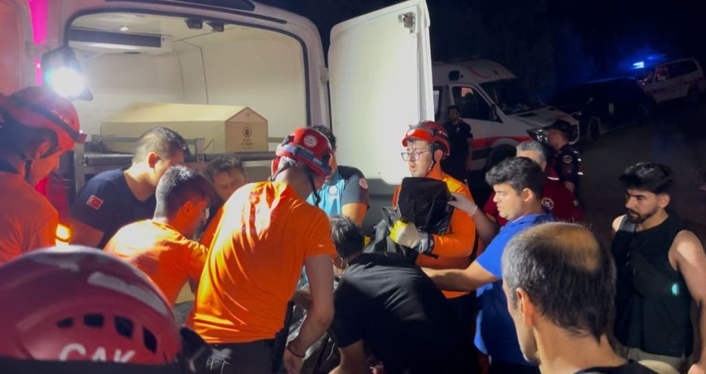 Orman Yangınına Giderken Şarampole Yuvarlandılar: 3 Ölü AW505842 02 - Marmara Bölge Gazetesi