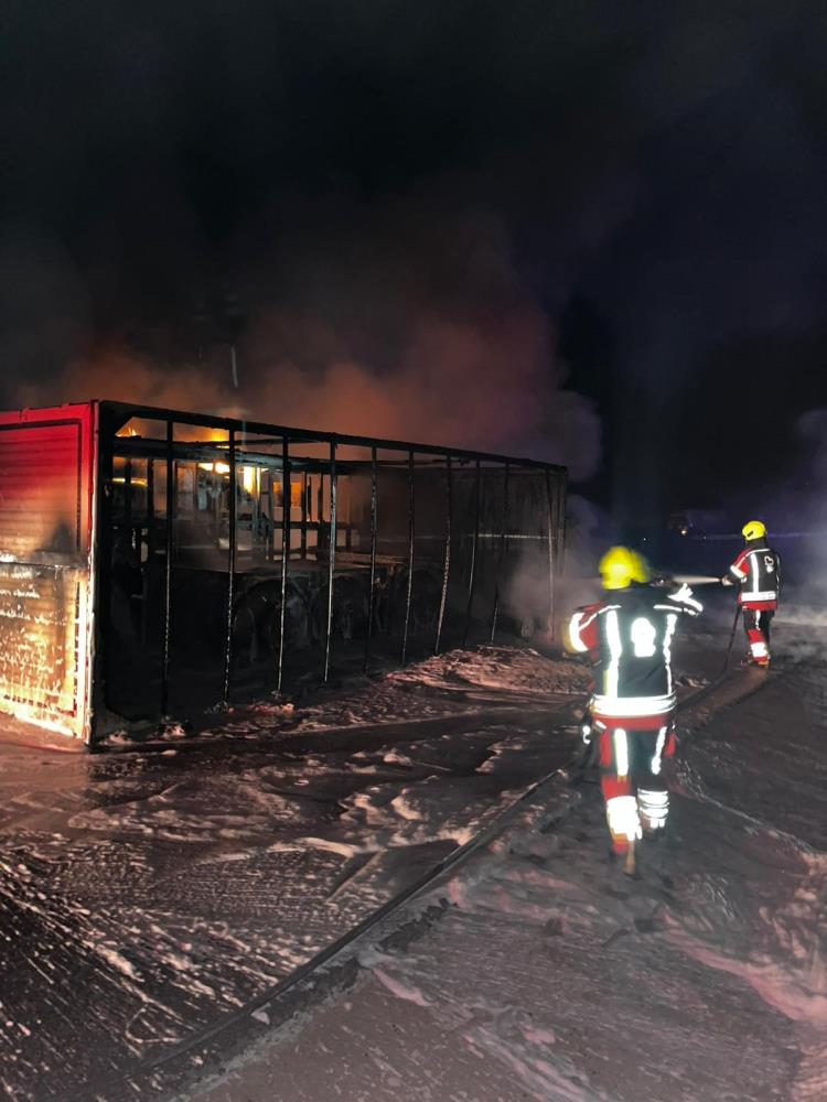 Balıkesir’de Tır Alev Aldı, Alevler Ormana Sıçradı! AW506551 03 - Marmara Bölge Gazetesi