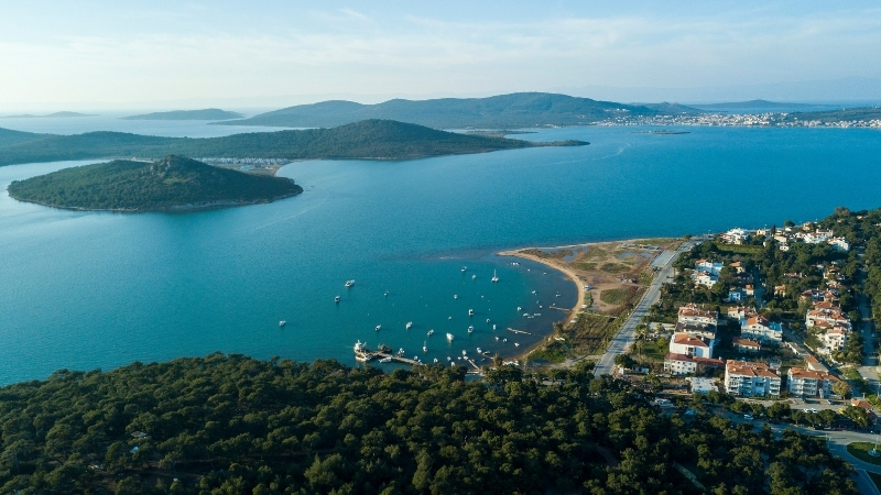 Doğası, tarihi, mutfağı ve deniziyle dikkat çeken Ayvalık, son yıllarda
