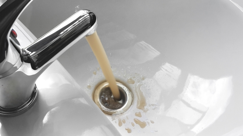 Fransa’da 12 yerleşim yerinde musluk suyu içmek yasaklandı. PFAS maddelerinin