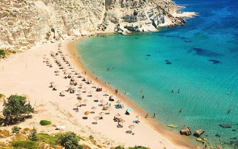 İzmir’in gözde tatil ilçesi Çeşme, her yaz yerli ve yabancı