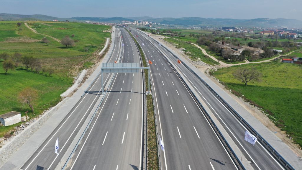 Gönen, Savaştepe ve İvrindi’de yıllardır beklenen yol çalışmaları tamamlandı. Vatandaşların