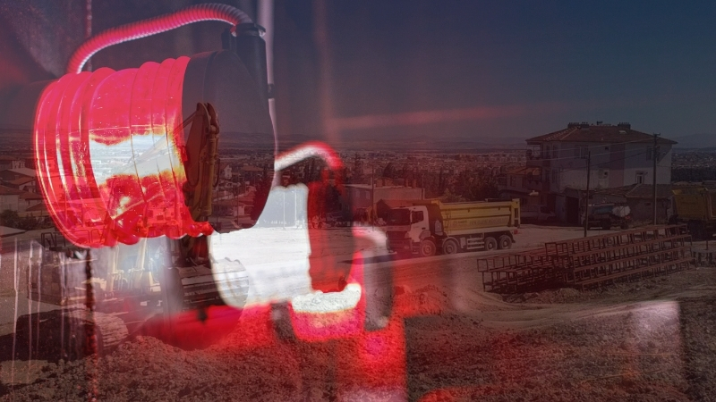 Balıkesir'in Karesi ilçesinde belediye ekipleri, temizlikten asfaltlamaya, peyzajdan yol onarımlarına