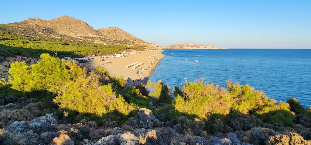 Gökçeada’nın en batı ucunda yer alan Uğurlu Plajı, el değmemiş