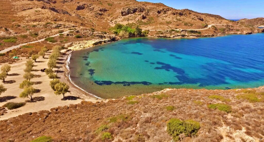 Ege’de Ücretsiz Kamp Keyfi! Sessizlik ve Manzara Burada Buluşuyor Kudur Halk Plajinin Dogal Guzellikleri - Marmara Bölge Gazetesi